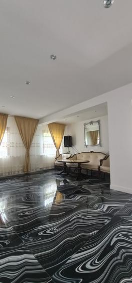 Casă cu 4 camere în Romanești