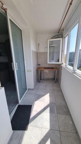 Garsonieră decomandată în Titan