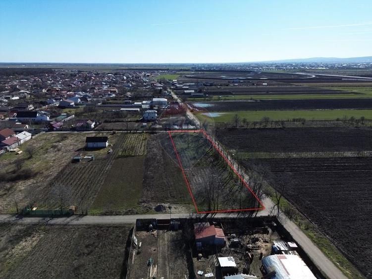 Teren Construcții intravilan de 2300 mp, în Petrești