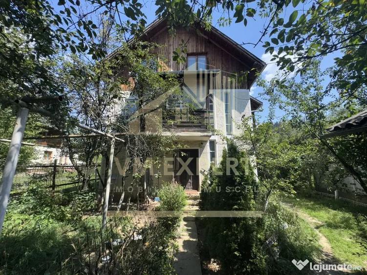 Casă cu 11 camere cu Teren 893 Mp în Lerești