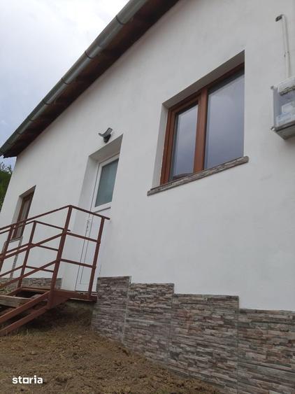 Casă cu 4 camere cu Teren 569 Mp în Cernatu