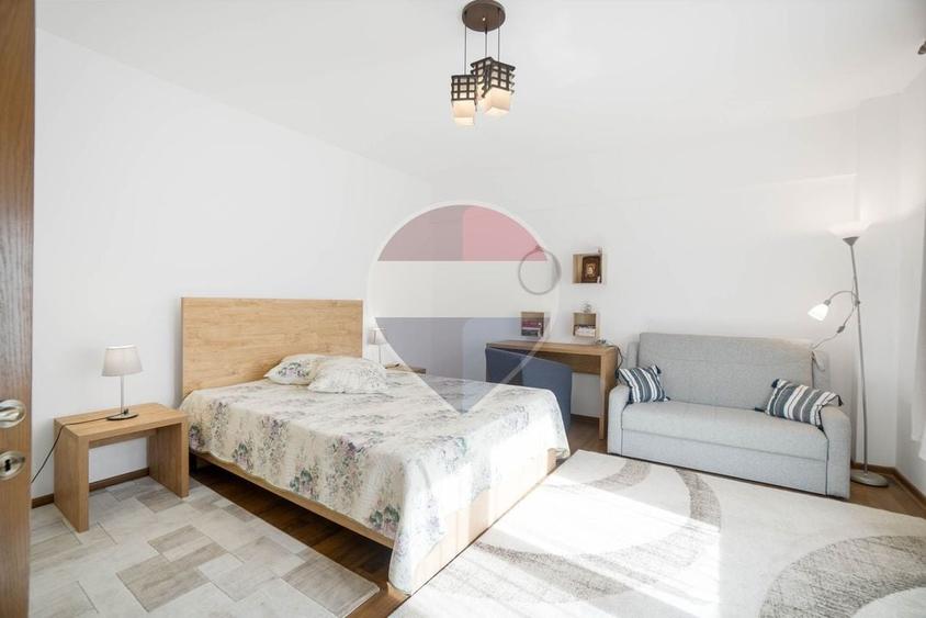 Casă individuală cu 10 camere cu Teren 947 Mp în Valea Alba