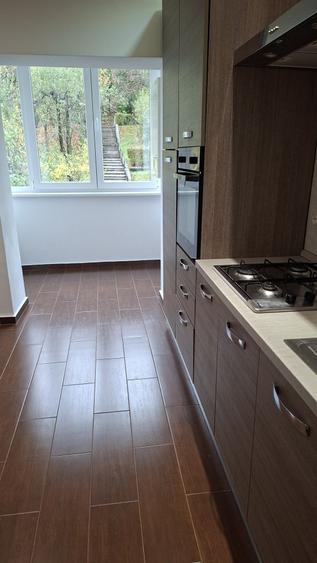 Apartament cu 3 camere decomandat în Drumul Carului