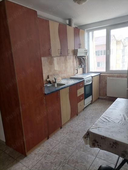 Apartament cu 4 camere decomandat în Central