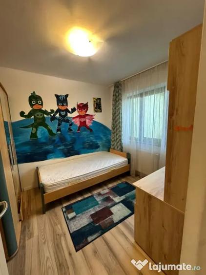 Apartament cu 4 camere decomandat în Săsar