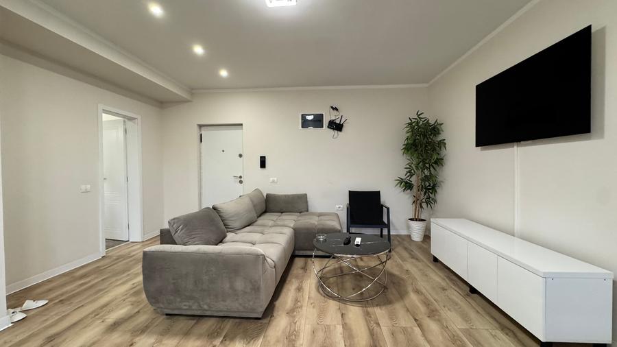 Apartament cu 3 camere semidecomandat în Braytim