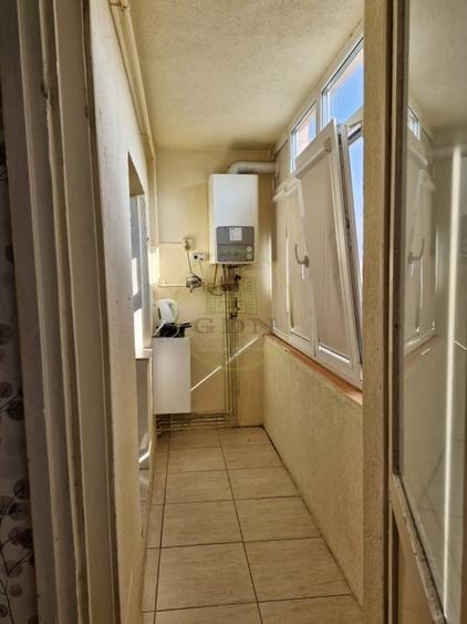 Apartament cu 3 camere decomandat, mobilat în Vasile Aaron