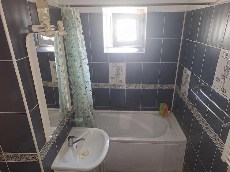 Apartament cu 3 camere decomandat în Viziru 3