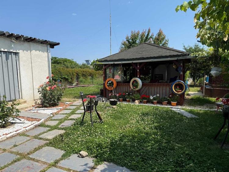 Casă cu 4 camere în Ciolpani