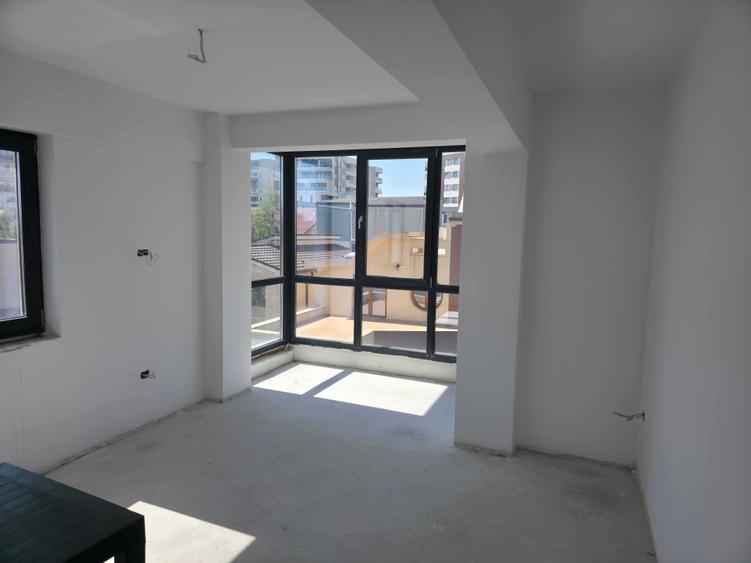 Apartament cu 2 camere decomandat în Tomis Plus