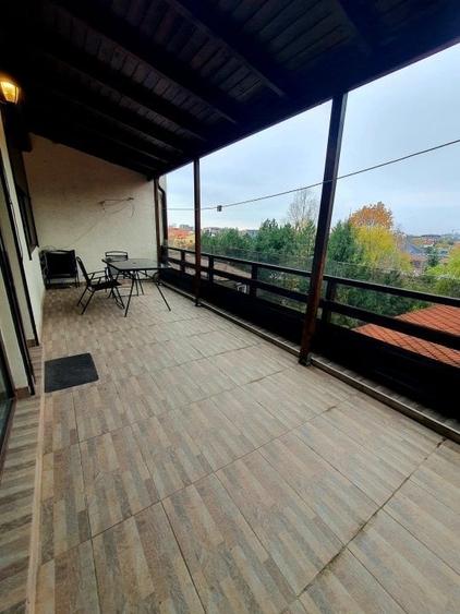Apartament cu 4 camere semidecomandat, mobilat în Iancu Nicolae