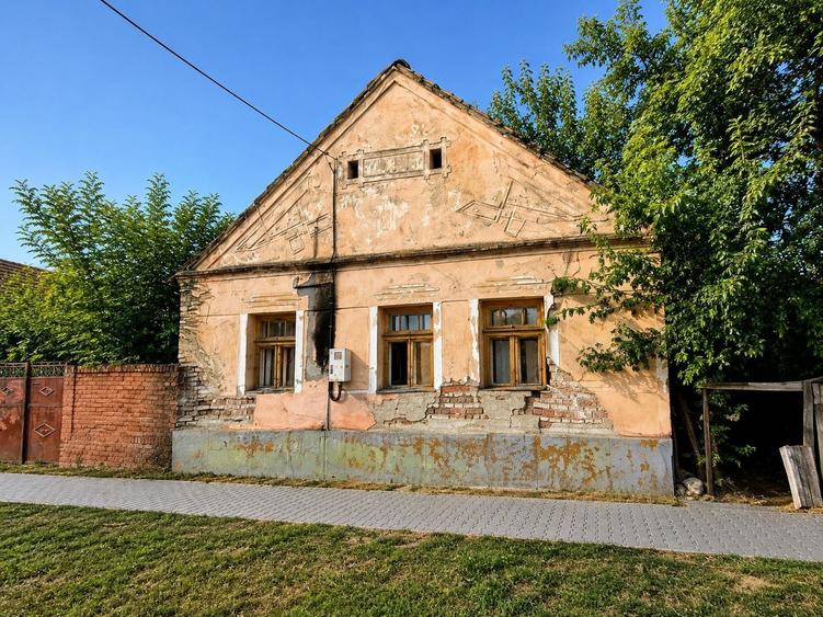 Casă individuală cu 3 camere cu Canalizare în Breștea