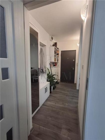 Apartament cu 2 camere semidecomandat, mobilat în Dâmbovița
