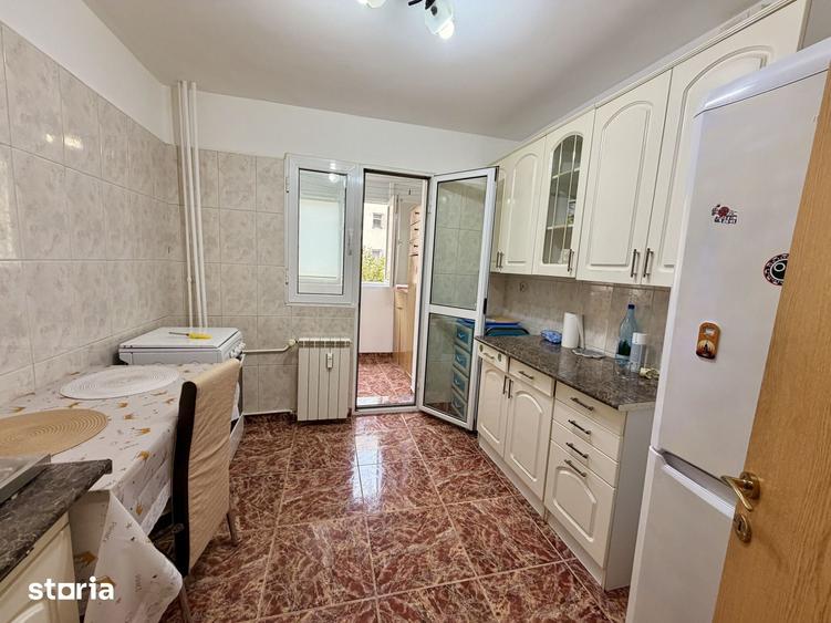 Apartament cu 3 camere semidecomandat în Pantelimon