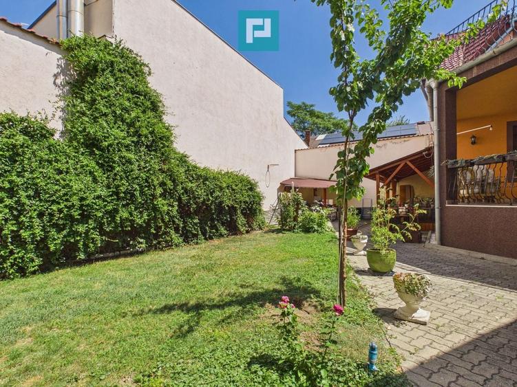 Casă individuală cu 6 camere cu Canalizare în Ultracentral