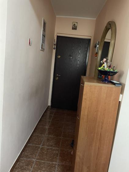 Apartament cu 3 camere semidecomandat în Sârbi