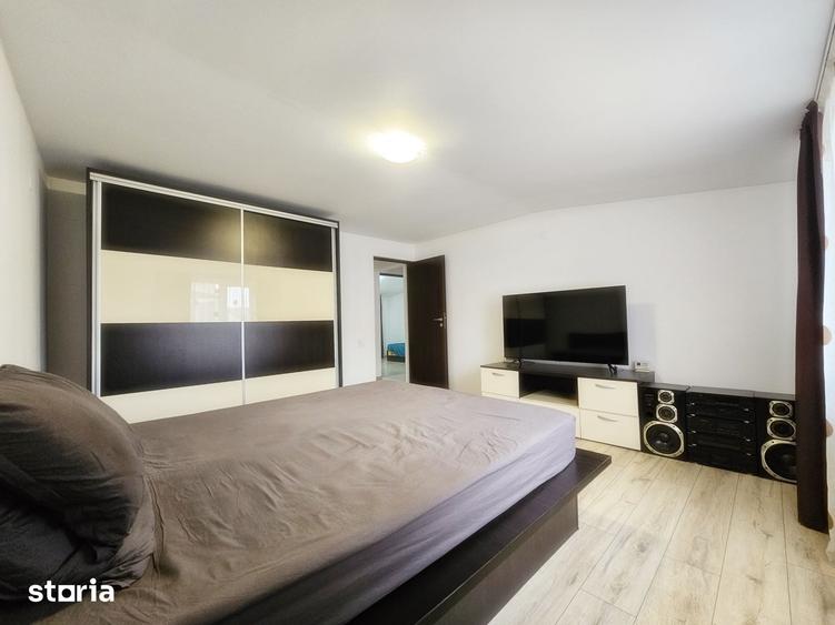 Casă cu 7 camere cu Teren 1000 Mp în Central