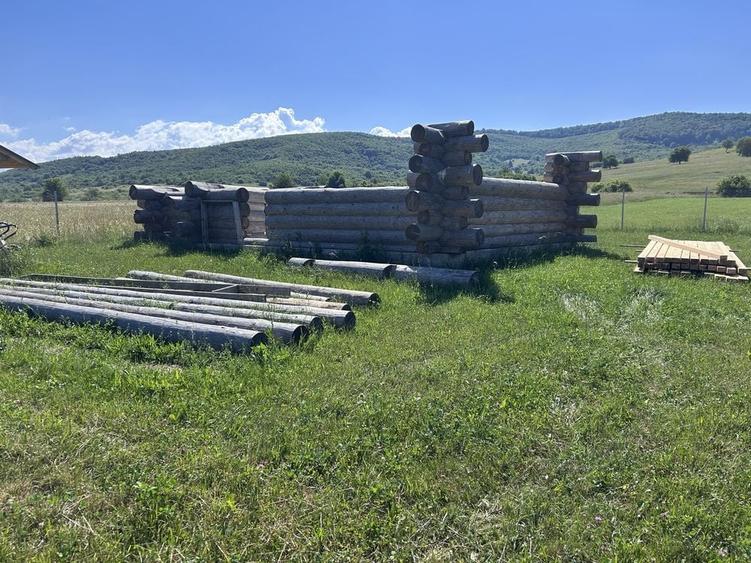 Casă cu 4 camere cu Teren 2000 Mp în Poiana Stampei