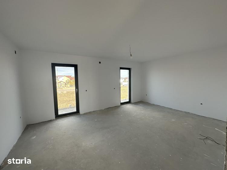 Casă cu 5 camere cu Teren 1045 Mp în Târgșoru Vechi