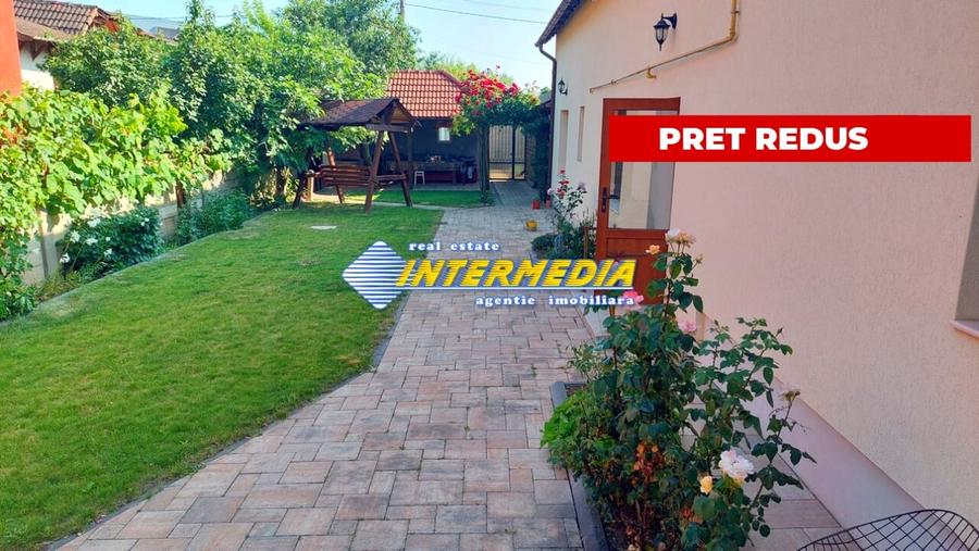 Casă individuală cu 5 camere cu Canalizare în Central
