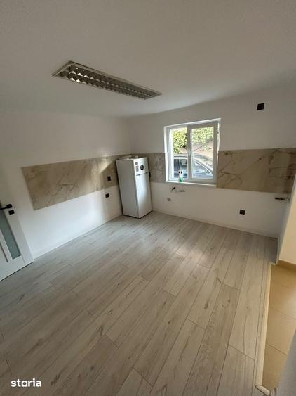 Casa individuala, decomanda, 6 camere, 180 mp ., teren 3 ari., zona d - 6