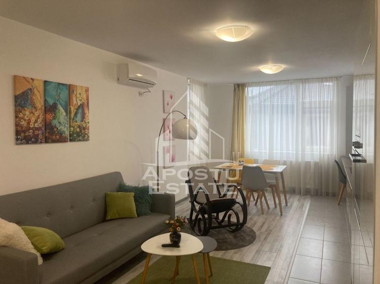Apartament cu 2 camere semidecomandat, mobilat în Central