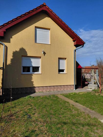Casă cu 4 camere în Ghioroc