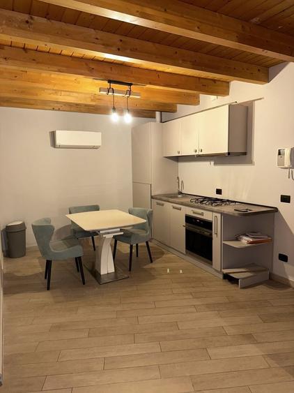 Apartament cu 2 camere semidecomandat în P-ța Unirii