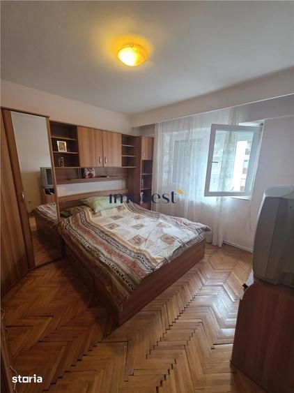 Apartament cu 3 camere decomandat în Central