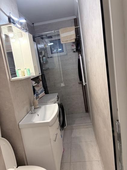 Apartament cu 3 camere nedecomandat în Valenta