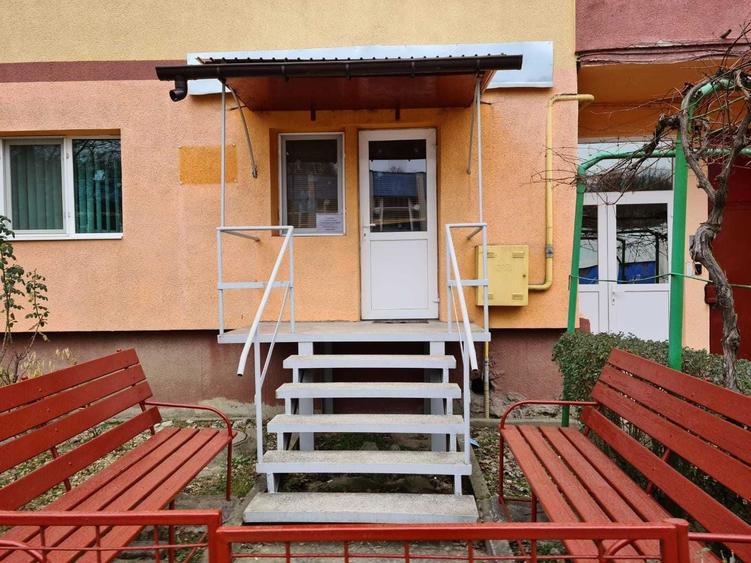 Apartament cu 2 camere decomandat în Exterior Vest