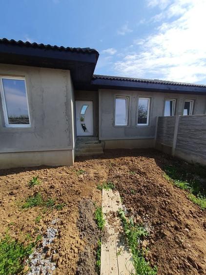 Duplex cu 4 camere cu Canalizare în Parța