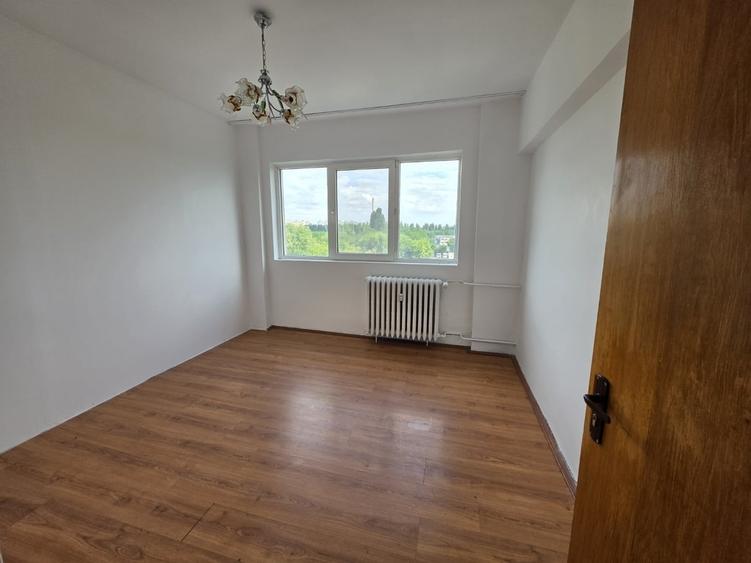 Apartament cu 3 camere decomandat în Zețarilor