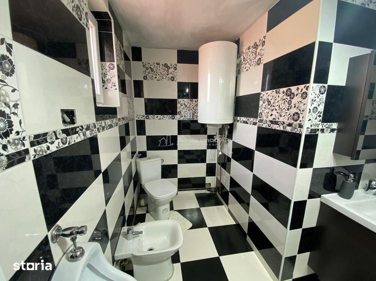 Casă cu 9 camere cu Teren 2892 Mp în Obreja