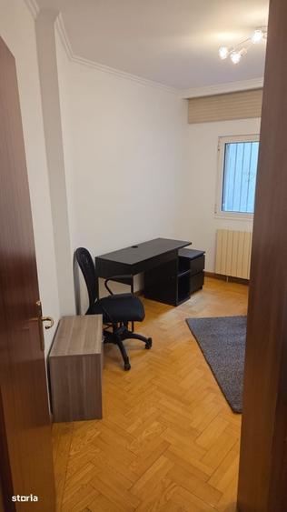 Apartament cu 3 camere, mobilat în Primăverii