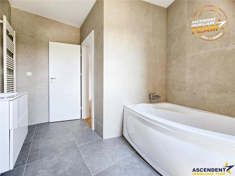 Apartament cu 3 camere decomandat în Lenin