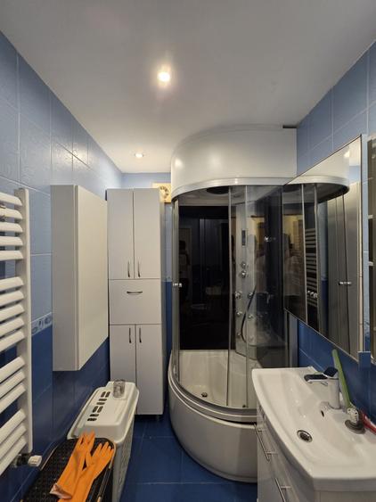 Apartament cu 3 camere semidecomandat în Dristor