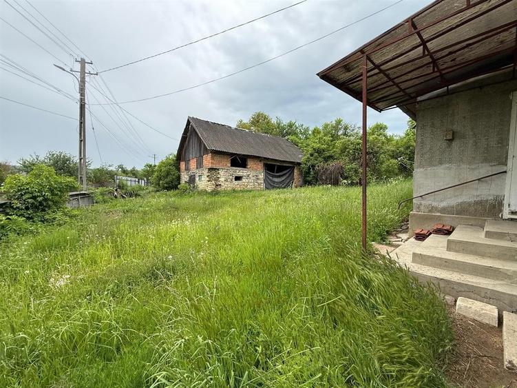 Casă individuală cu 2 camere cu Teren 6600 Mp în Așchileu Mare