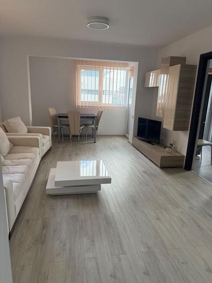 Apartament cu 3 camere semidecomandat în Roșu