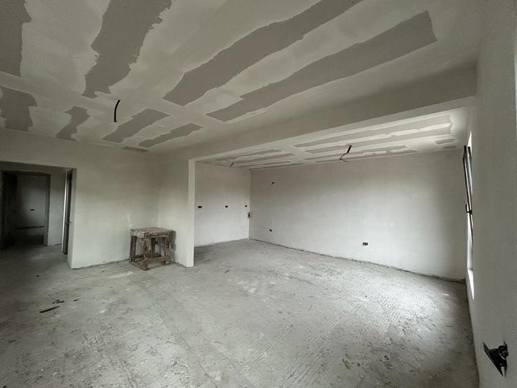 Casă cu 3 camere în Lumina