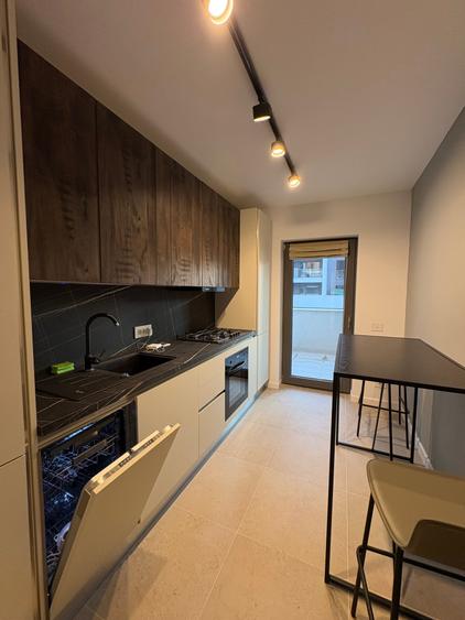 Apartament cu 2 camere semidecomandat în Barbu Văcărescu