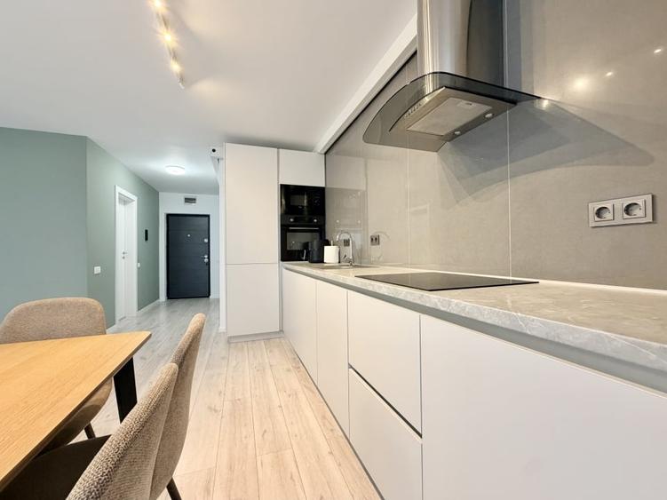 Apartament cu 3 camere semidecomandat, mobilat în Bună Ziua