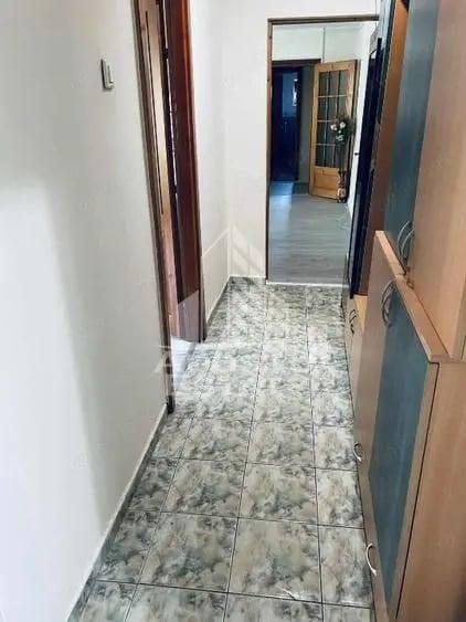 Apartament cu 3 camere semidecomandat în Complex Studențesc