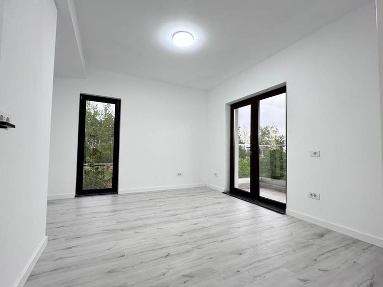 Casă cu 4 camere cu Teren 369 Mp în Odăile