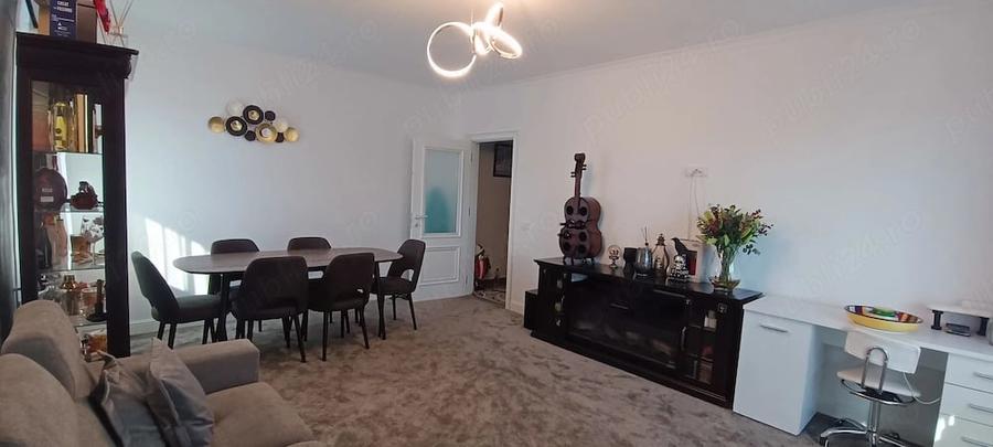 Apartament cu 3 camere decomandat în Berceni
