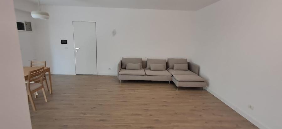 Apartament cu 4 camere semidecomandat în Armeneasca