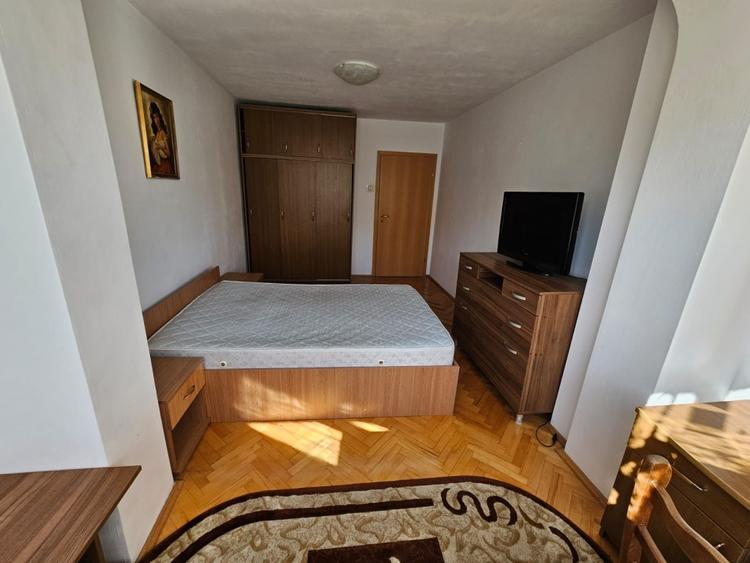 Apartament cu 3 camere decomandat, mobilat în Centrul Civic