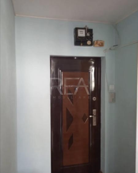 Apartament cu 3 camere semidecomandat în Drumul Taberei