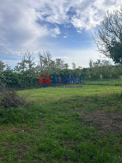 Casă cu 4 camere semidecomandat cu Teren 2200 Mp în Cerchezu