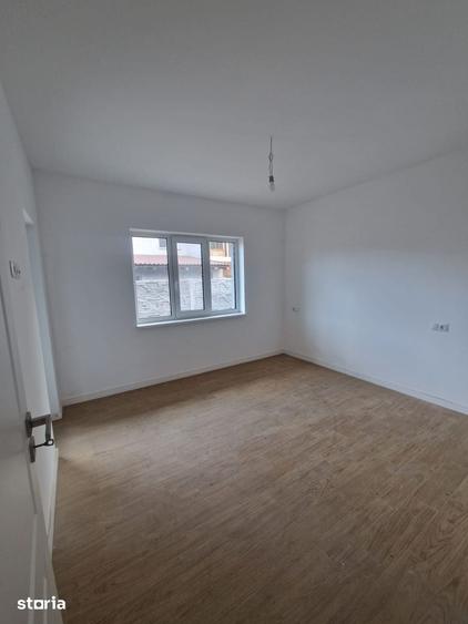 Casă cu 3 camere cu Teren 300 Mp în Cihei